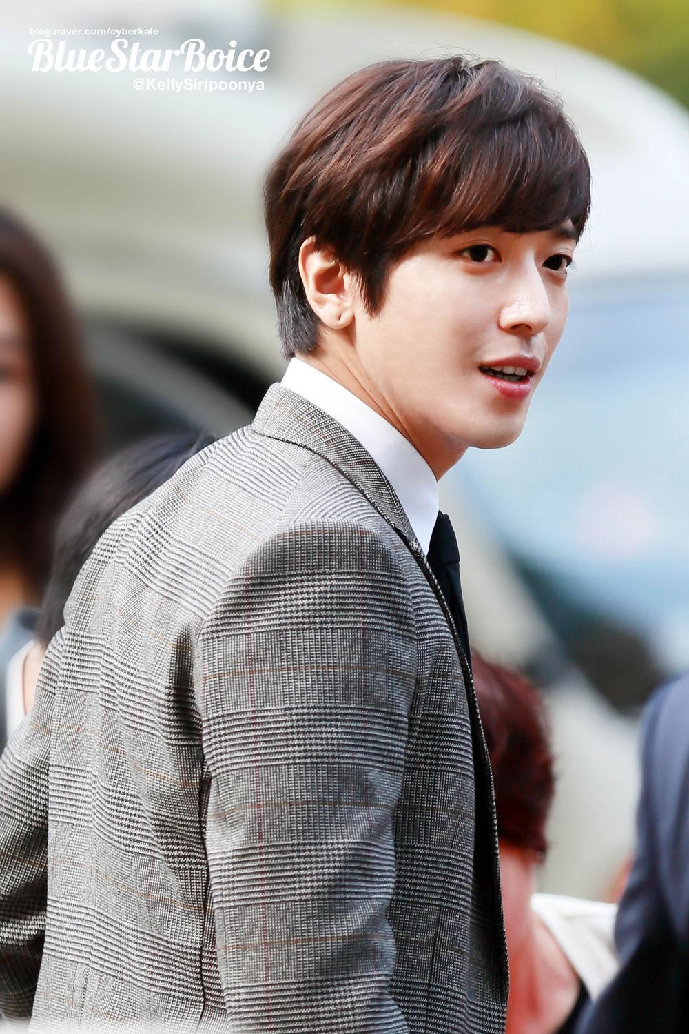 有哪些虎牙帅哥推荐?(中外都可)?