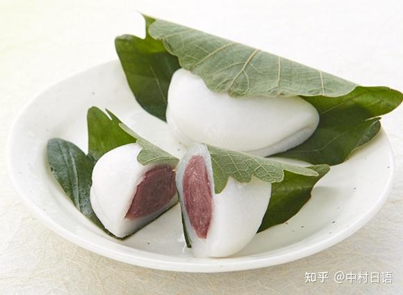 奈良时代,遣唐使将端午节习俗带到日本,人们把菖蒲与艾草插到房檐以