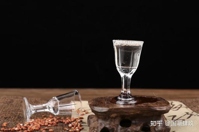 空杯留香,得其格通过观,闻,尝之后,再将杯中的酒液喝完或者倒掉,把