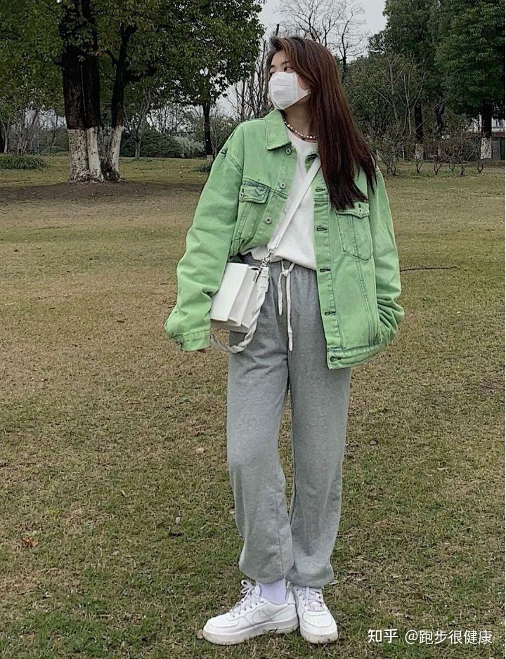 束脚裤搭配什么衣服