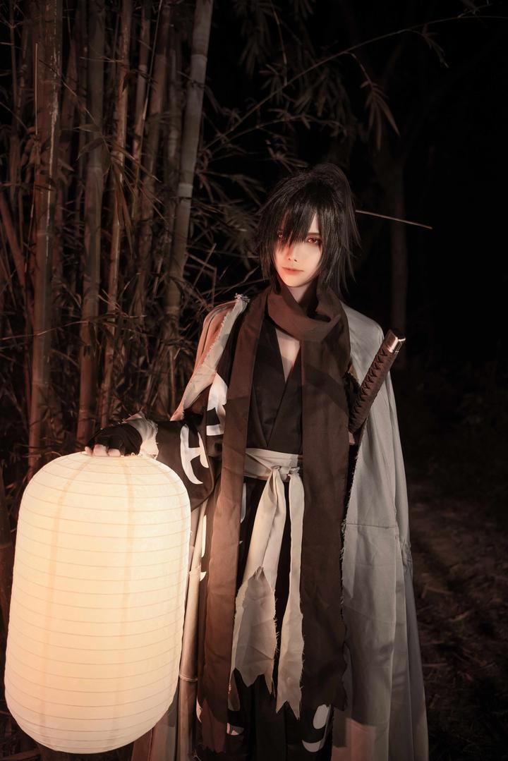 为喜欢的角色cosplay,为cp发糖成了同人绘师:采访千城夜vv - 知乎