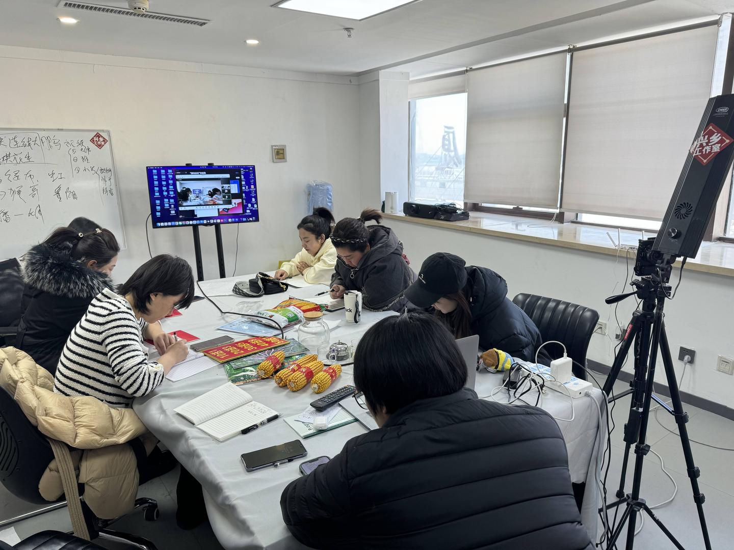 响应2024年中央一号文件 兴乡工作室(第一书记直播间)开展农资培训 - 知乎
