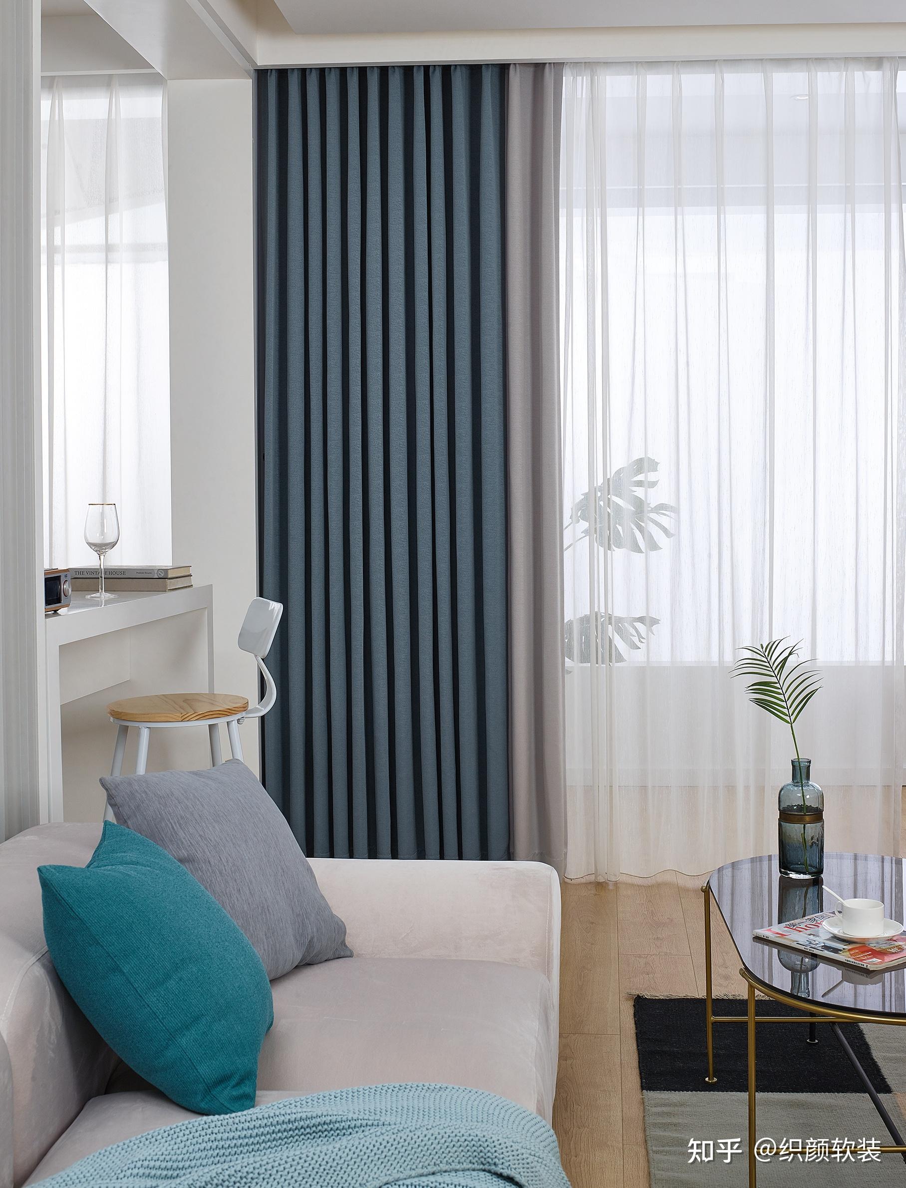 中式风格客厅装修效果图搭配蓝色沙发窗帘装饰设计_蛙客网viwik.com