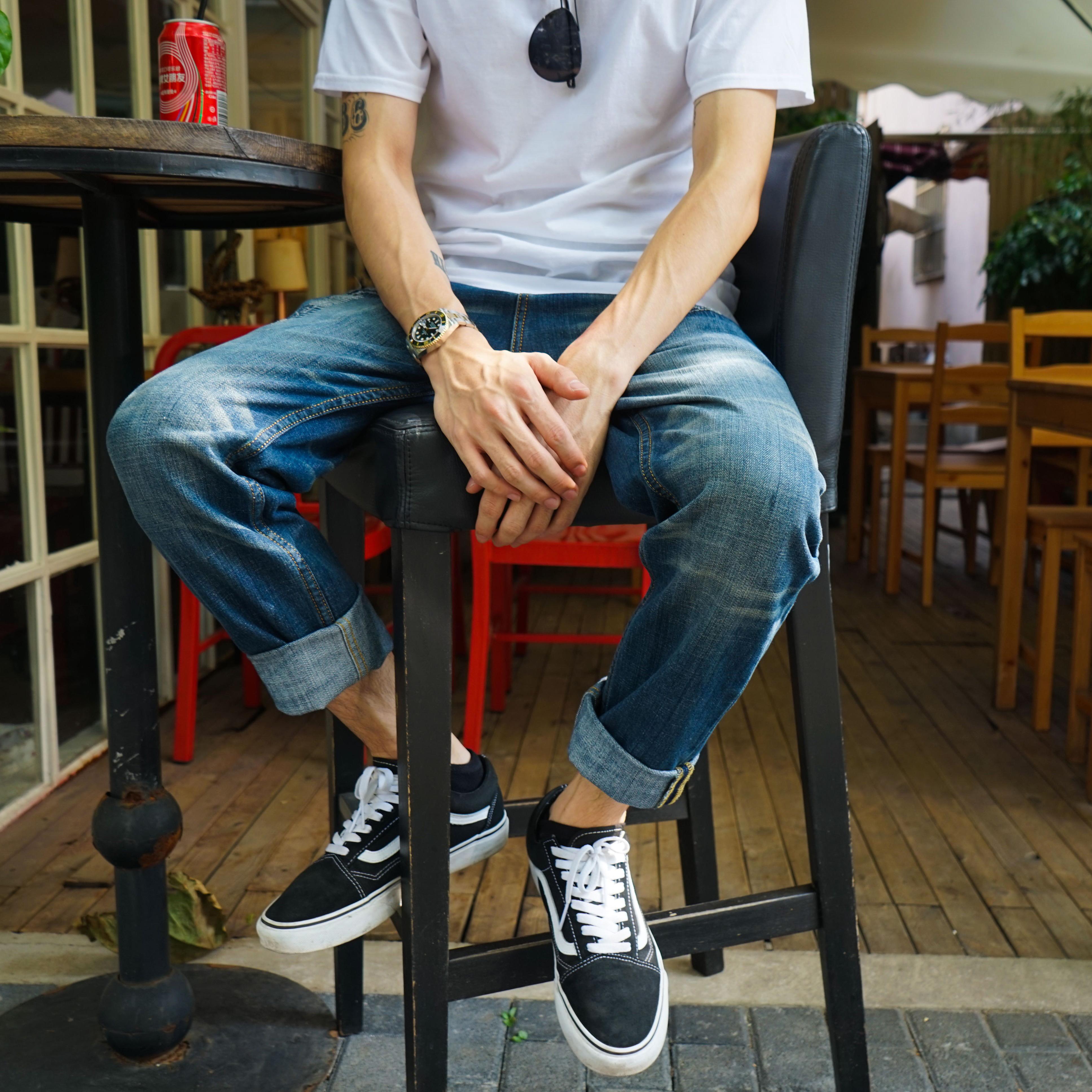 男生穿白t恤如何搭配?