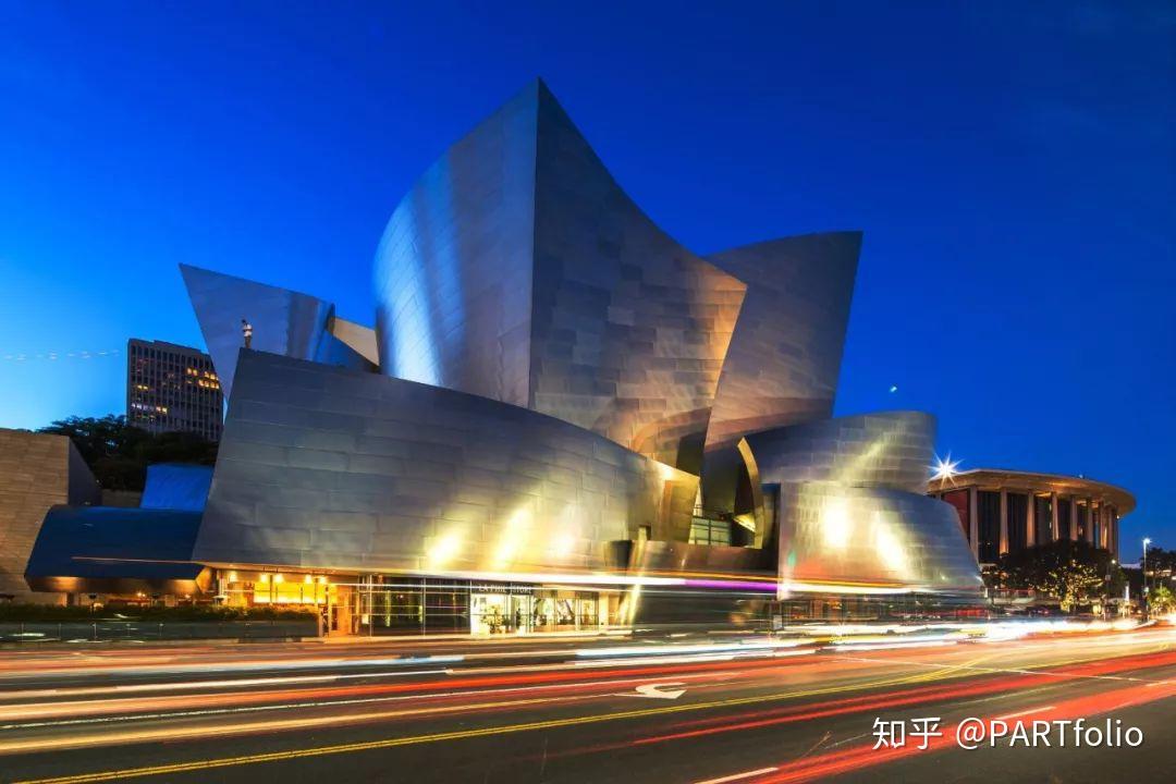 解构与恶搞有什么区别？