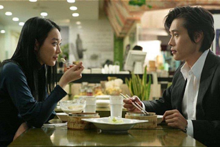 申敏儿在电影《玛德琳蛋糕》中饰演从中学开始就梦想成为美容师的李熙