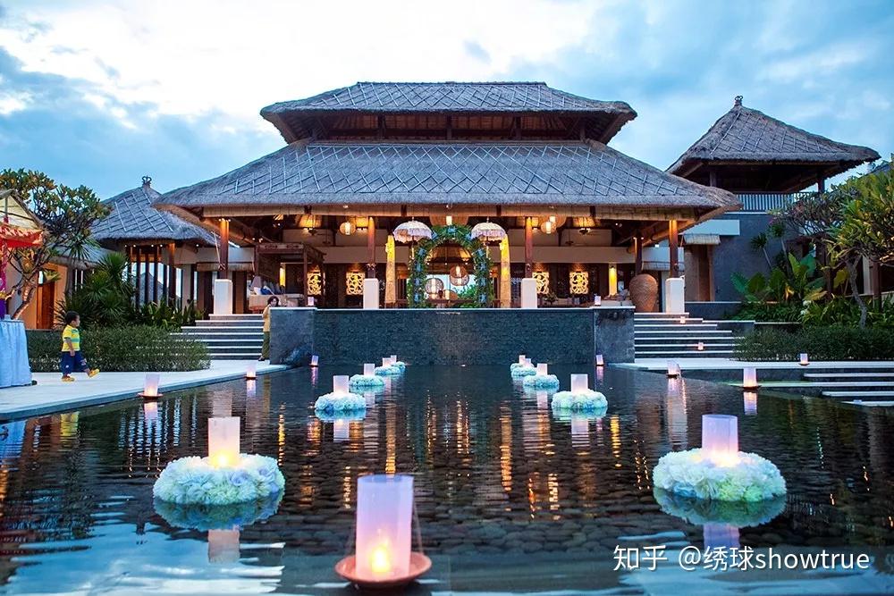 在巴厘岛找个私人别墅,再请婚庆装饰办小型婚