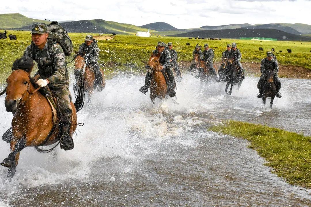 收藏!兵哥镜头下的高原骑兵连,每张都是高清壁纸