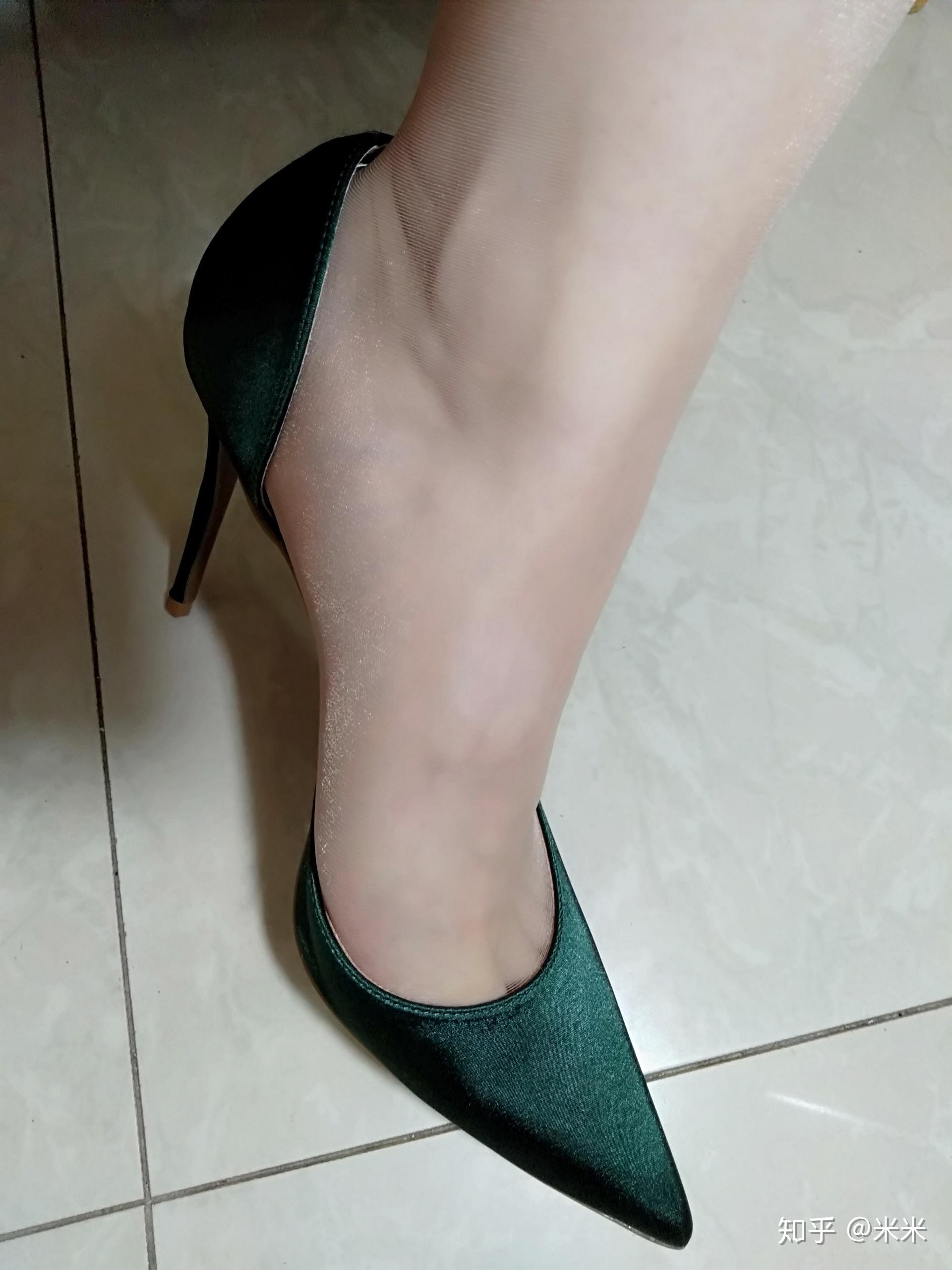 为什么灰丝会比黑丝肉丝更有高级感?