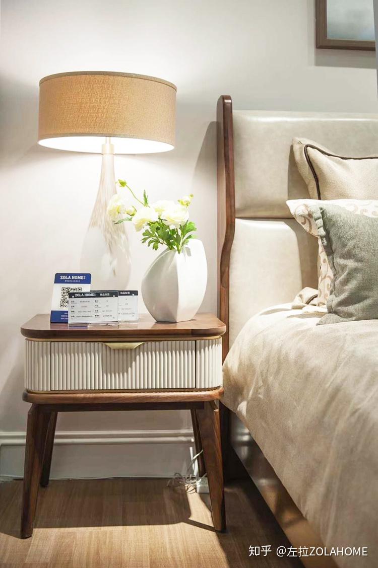 左拉家居将"极简""细致"展现的随处可见,流畅的线条,别致简单的设计