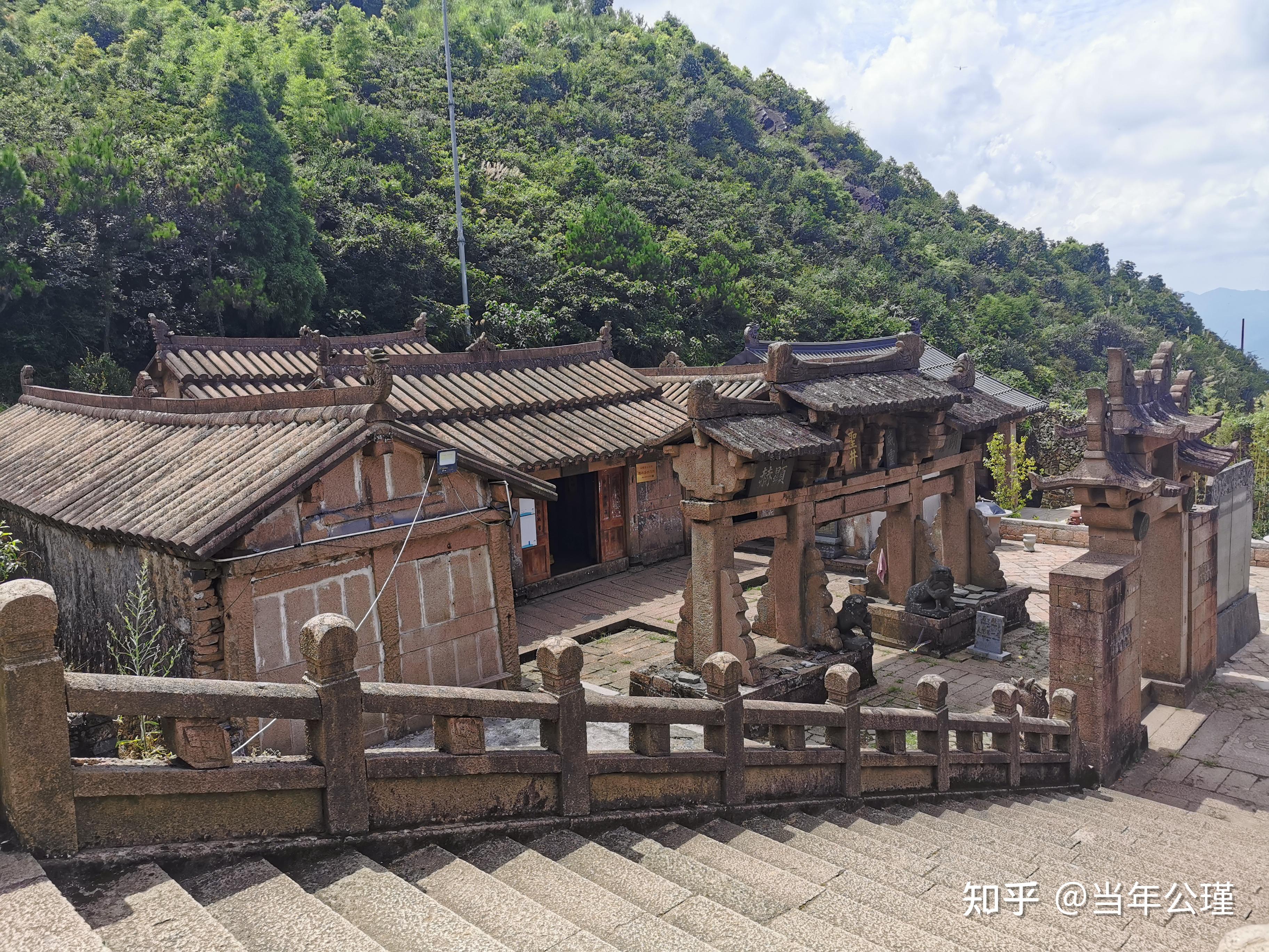 鹰潭圣井山景区简介图片