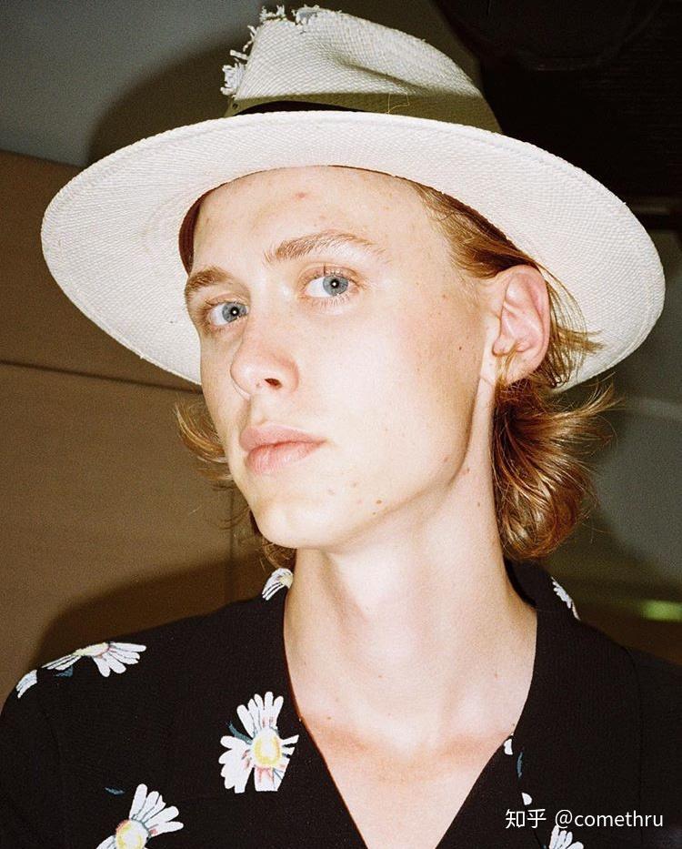 想要北欧小哥哥henrikholm高清大图