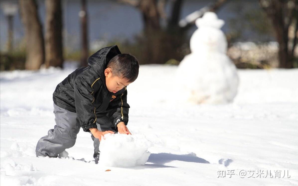 冬天幼儿园孩子怎么穿衣少生病?穿多穿少都有害,穿对才重要