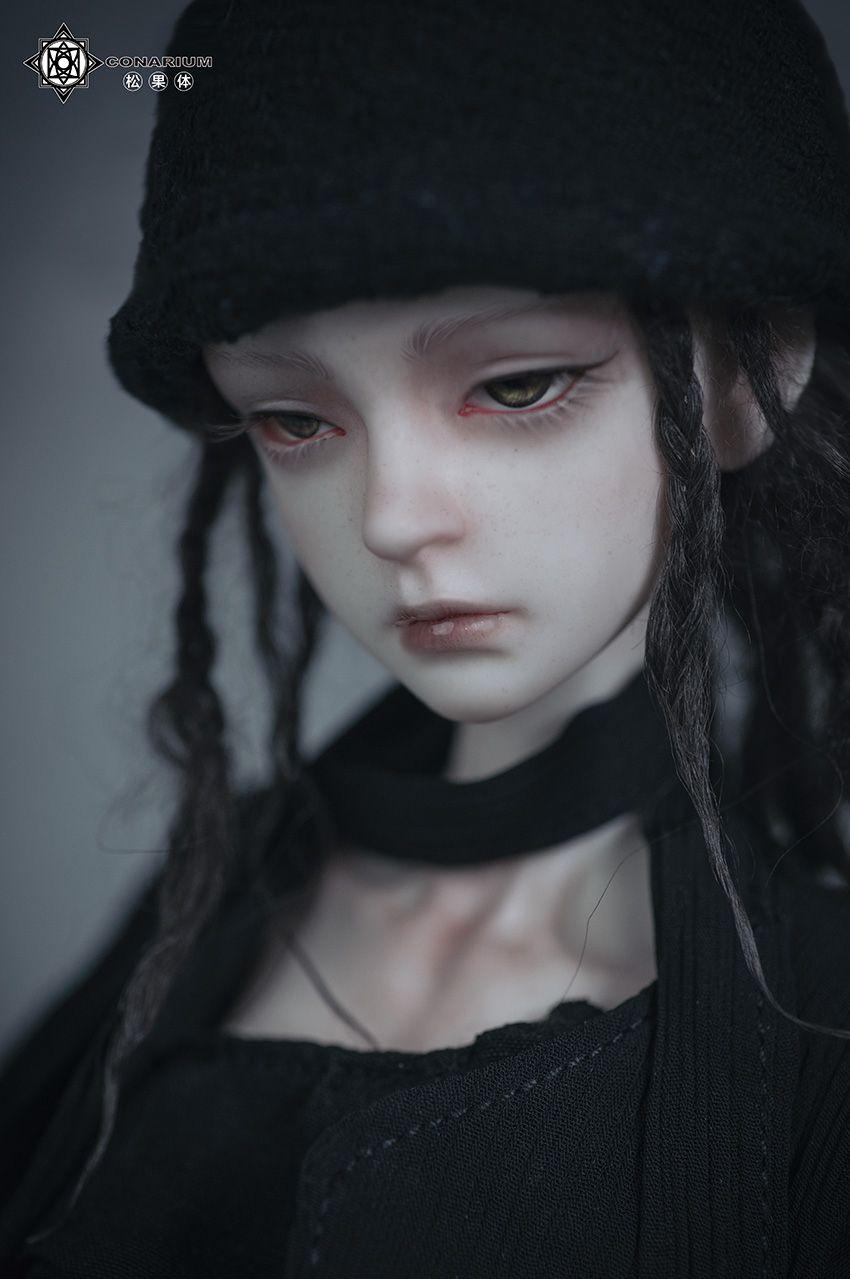 求求大家有没有那种尖脸,细长眼的四分bjd娃推荐,想用来cos富江内种?