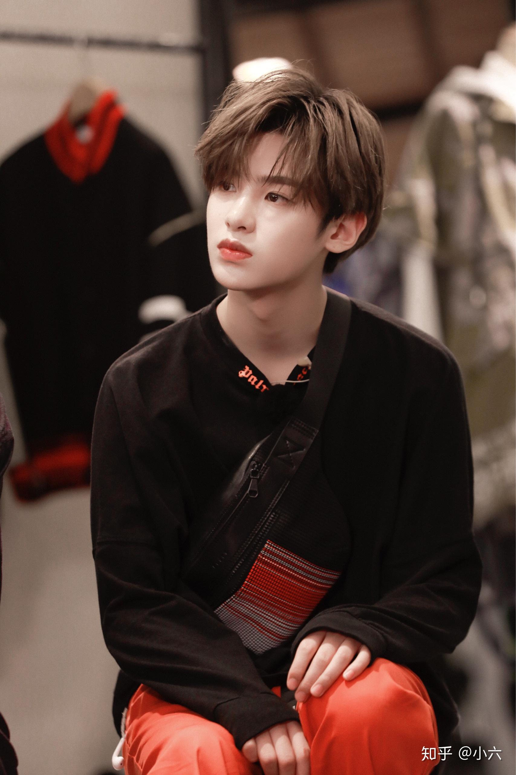 justin黄明昊是不是长残了?