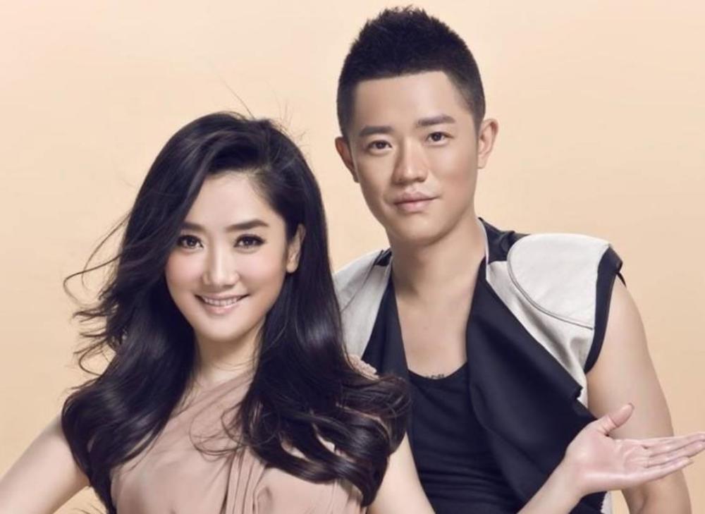 凤凰传奇 曾毅 做了玲花23年的主心骨 他的善良聪明你想不到 知乎