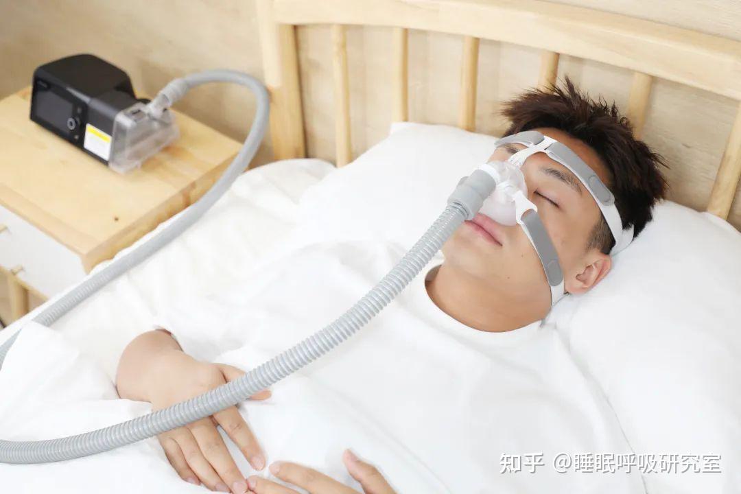 打呼噜呼吸机怎么选？打鼾就要用呼吸机吗？如何判断自己的鼾声是否需要干预？家用呼吸机选购指南！呼吸机牌子有哪些？ - 知乎