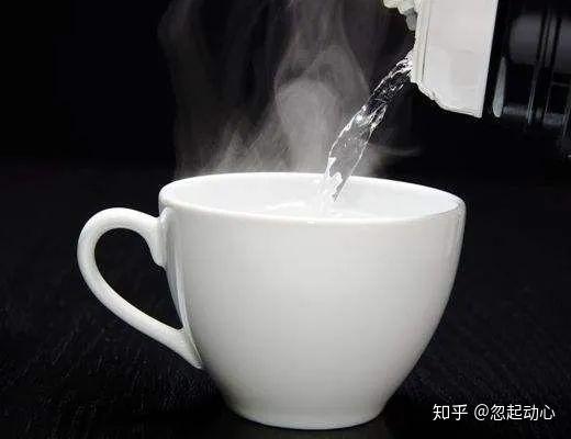 早上起床后为什要喝杯白开水