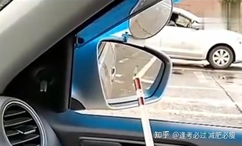 這個程度需要方向盤需要回一圈或半圈,車身向裡進一下再打死方向盤