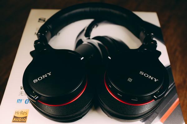 快给我松绑！—SONY MDR-1ABT耳机测评外观篇- 知乎