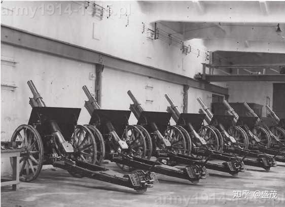 1928年开始,波兰的starachowice工厂开式生产vz14/19型100毫米榴弹炮