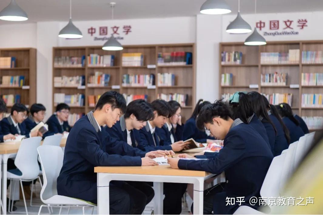 走进直播间对话江中国高中国情怀世界眼光