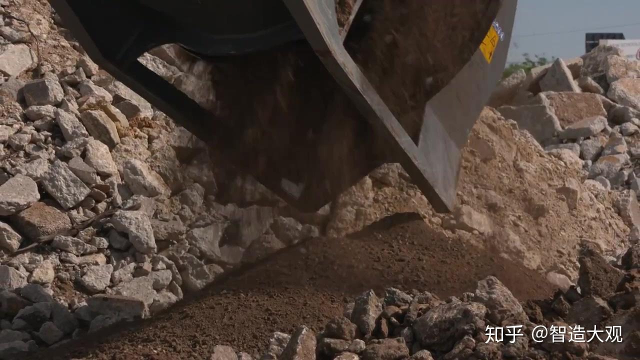 这样也行？（挖掘机旋转筛分斗视频）挖掘机筛沙斗，(图7)