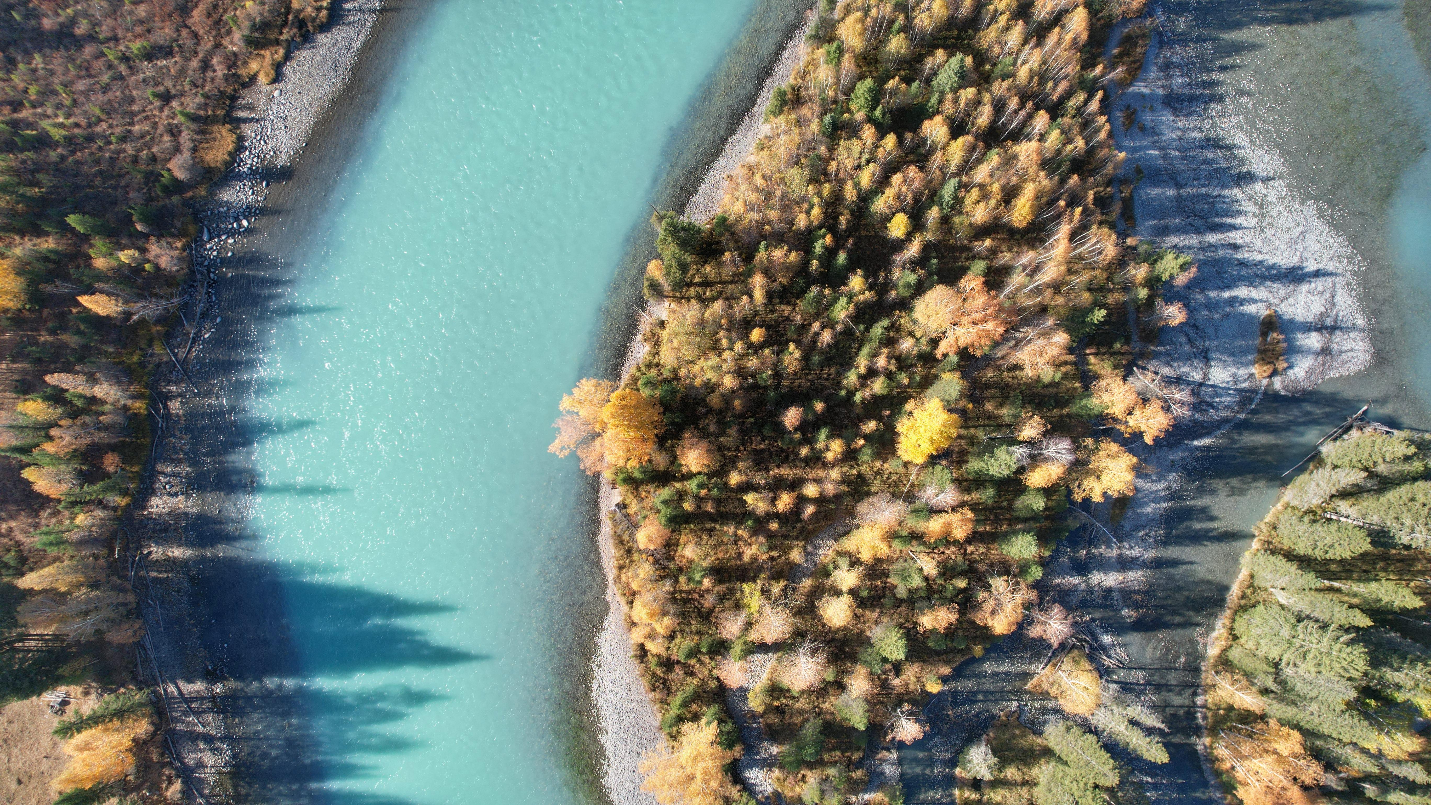 想买一台航拍无人机,超清的,续航时间长一点的 ,可以推荐一下吗?