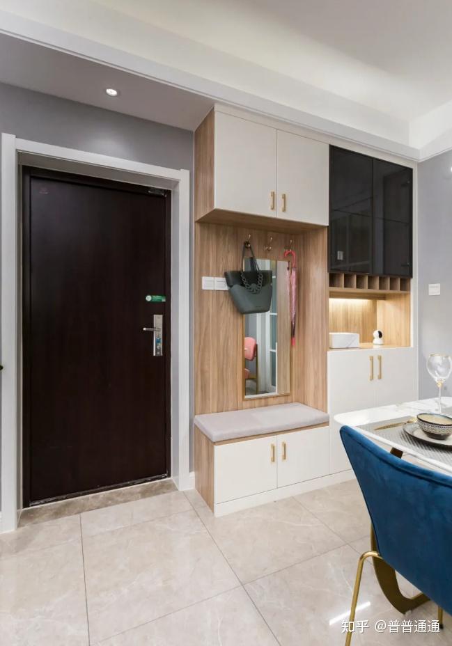 对于小门厅,这也许也是比较好的搭配设计