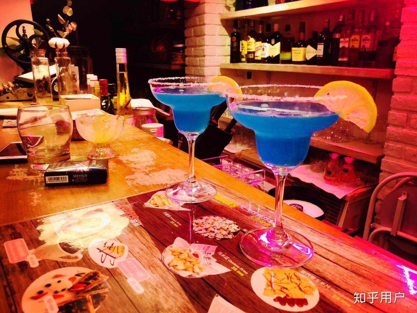 酒吧里比较常见且适合女生喝的是哪些鸡尾酒,各自有什么特点? - 知乎