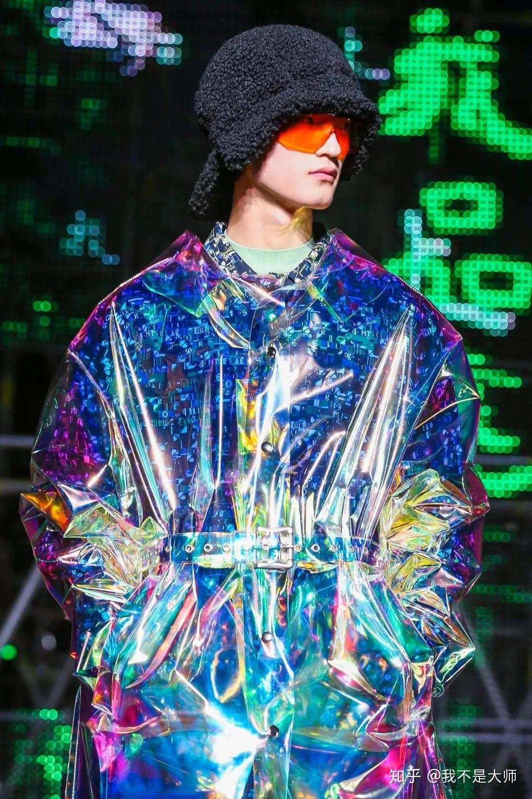 李宁新一季巴黎男装秀请来成龙穿潮服t台走秀功夫系列再次点燃国潮