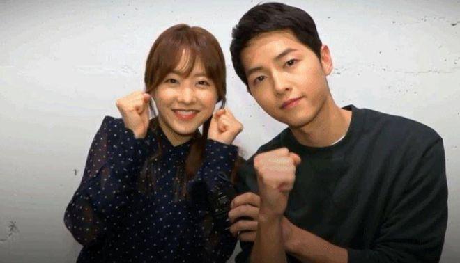 朴宝英还是那么漂亮丝毫没变样儿.宋仲基却肿成了让人爱不动的样子.