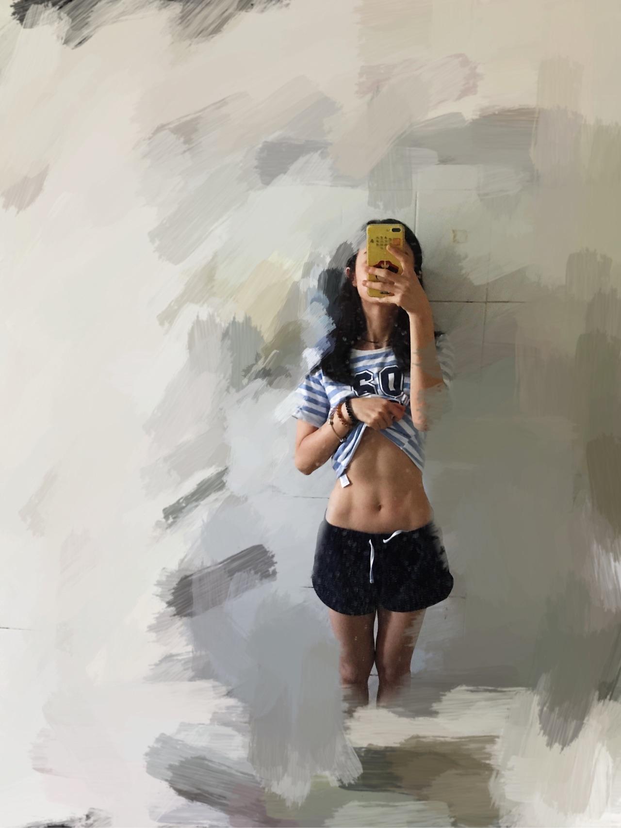 女生怎么在宿舍练马甲线?