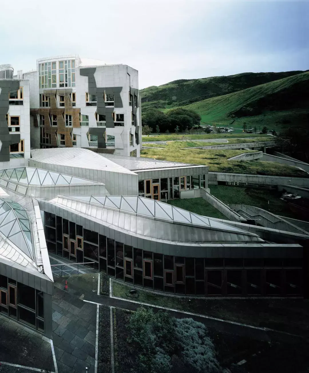 米拉莱斯的生前身后事 - 知乎