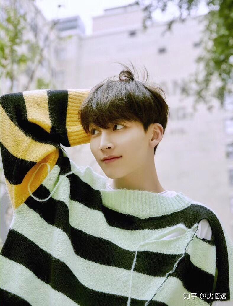 大家到底觉得seventeen的尹净汉好看还是nuest的崔珉起好看呢?