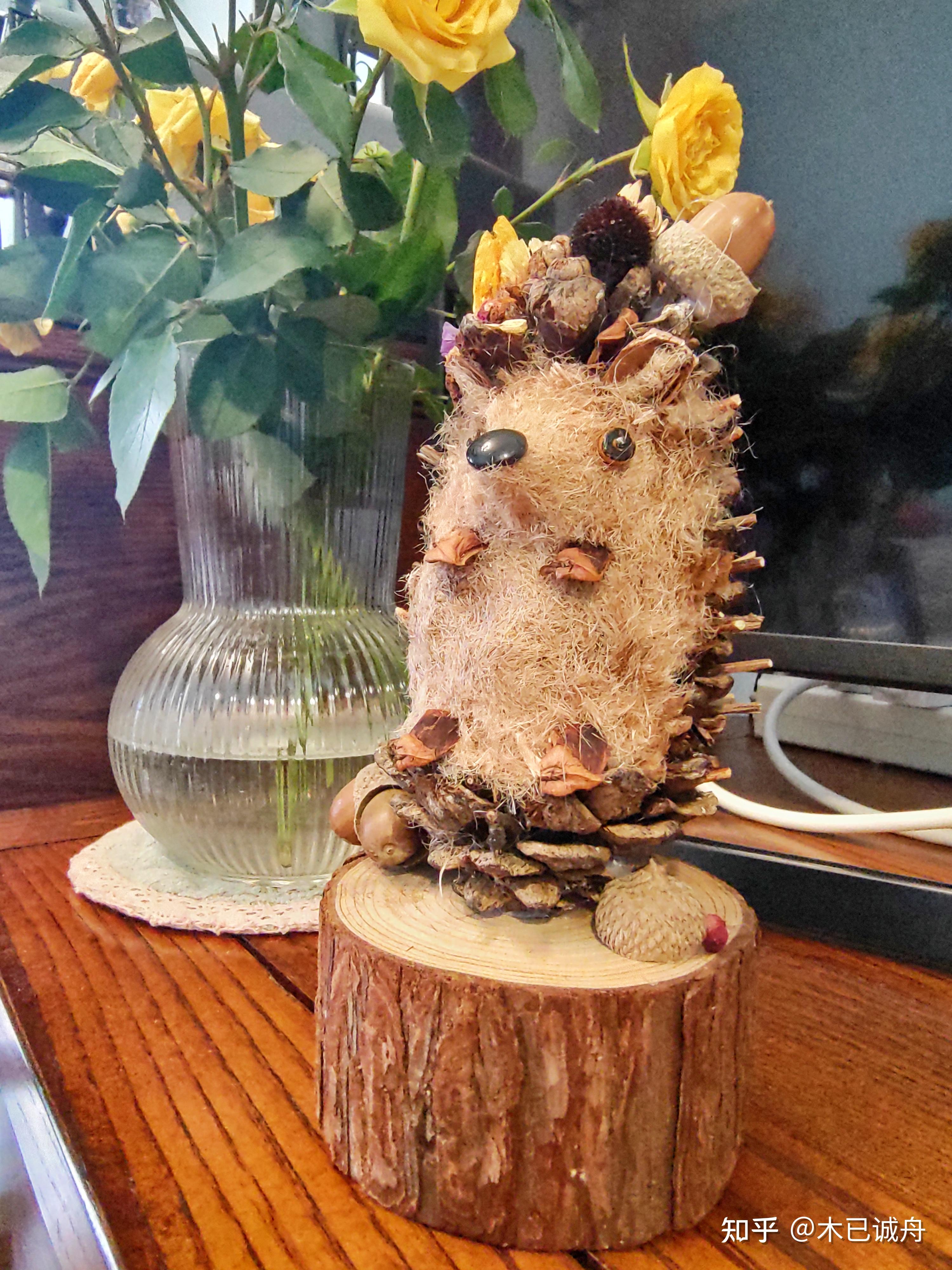 作品七,松塔造型:望而生猬