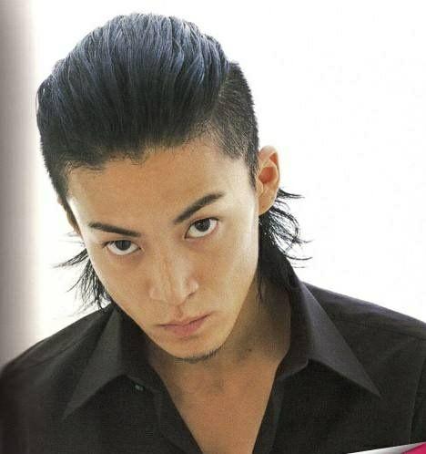 想弄一个类似热血高校里泷谷源治的发型 应该怎么弄?