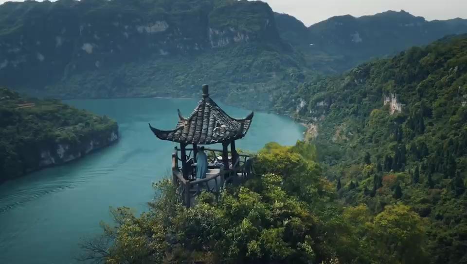 请问鹤唳华亭第一集23分钟出现的zhe一组镜头是后期制作的还是实地
