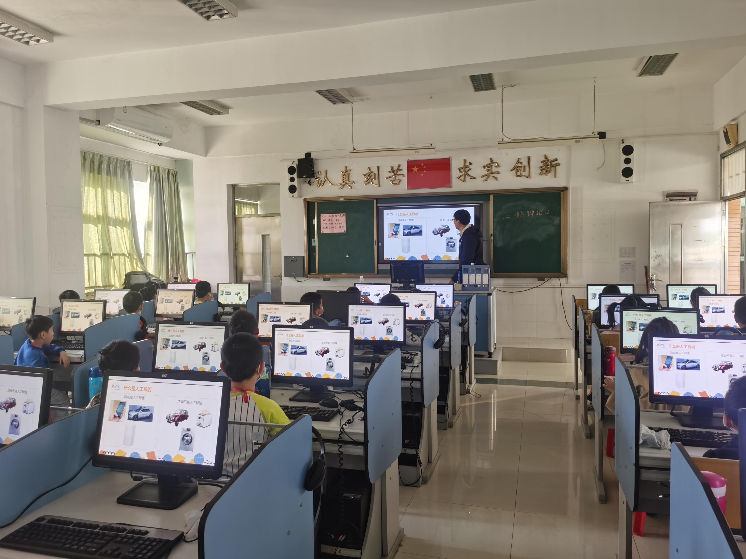 人气爆棚开班即满员英荔ai创造力教育课程进驻白云区少年宫