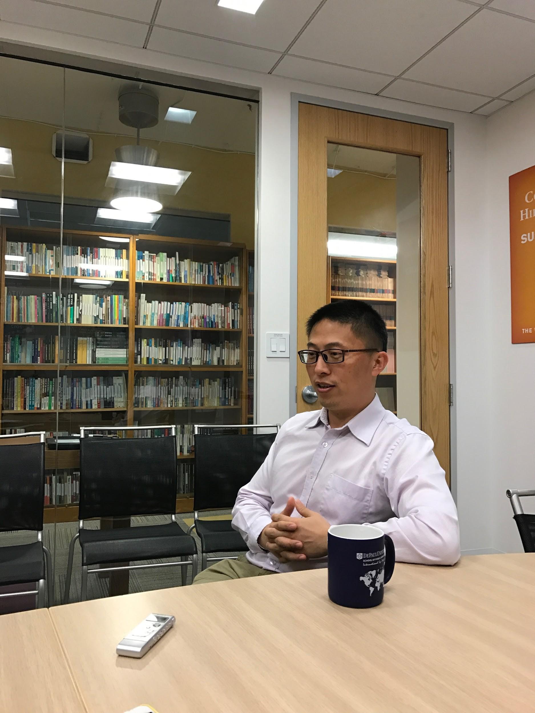 马海兵先生正在接受采访(摄影:朱子悦|可道)访谈人:郑雪萌受访人