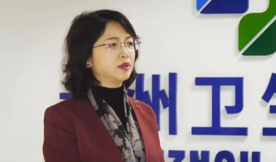 贵州省卫健委党组书记 杨慧被查,小记者如何跨界当上大主任?