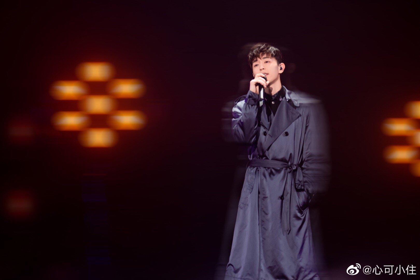 气质邓伦矛盾与平衡的性感味道