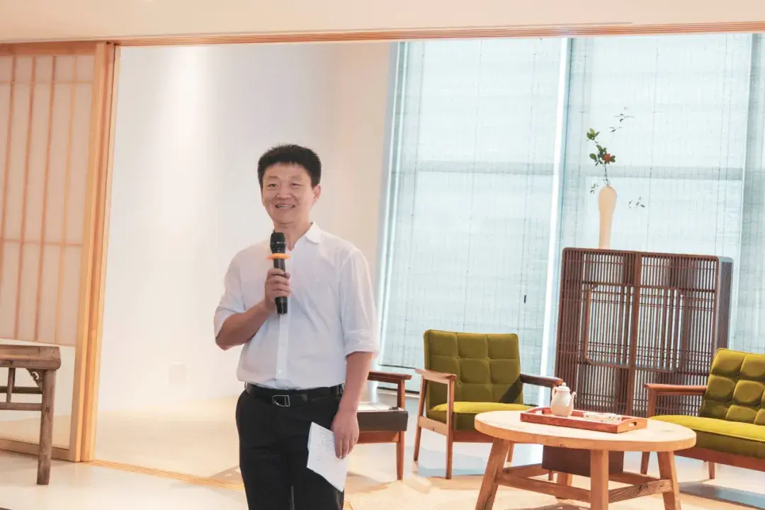 天安骏业集团总裁杨毅先生在致辞中表示陶瓷艺术是我国珍贵的文化遗产