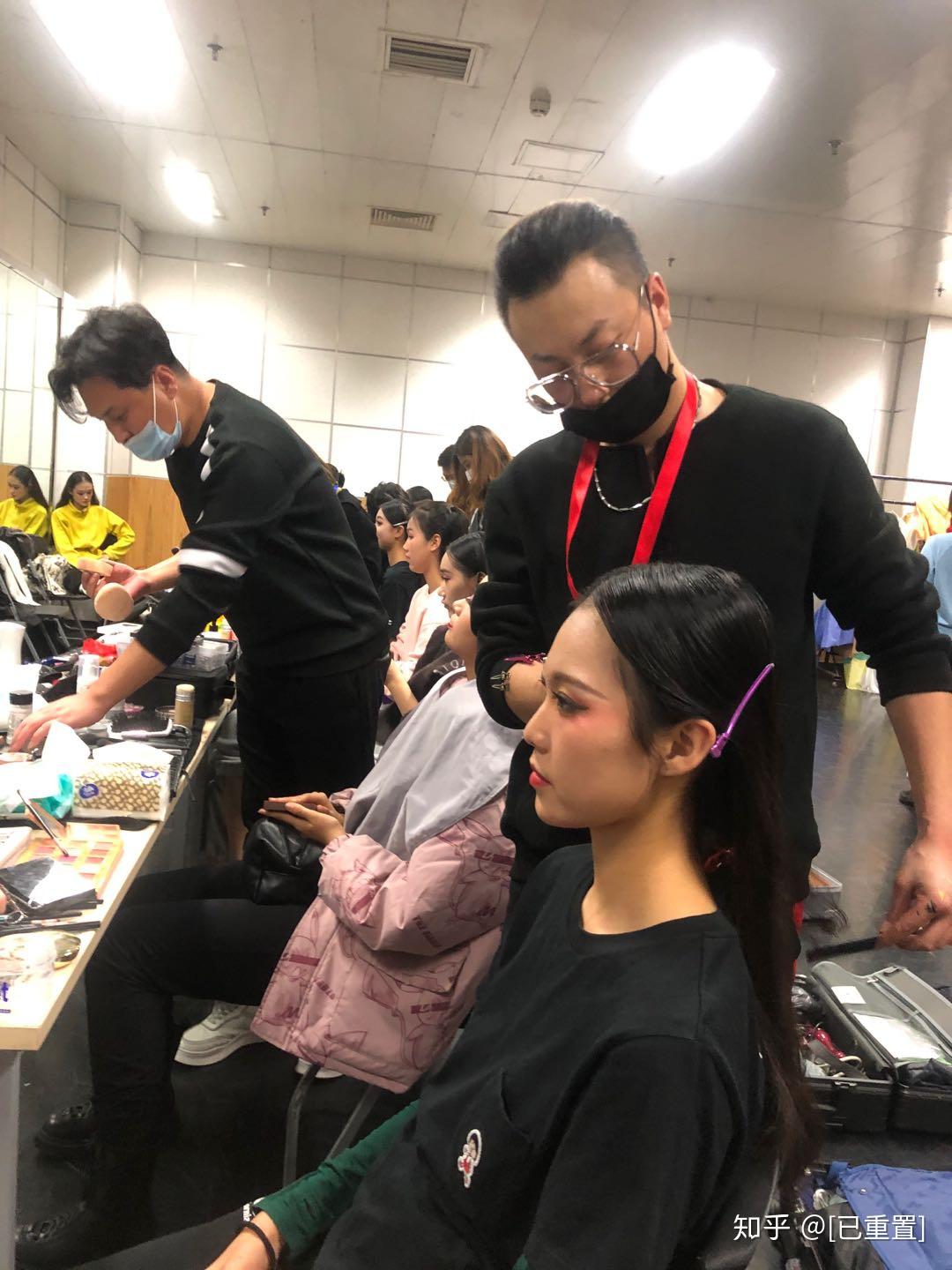 北京影视化妆学校哪家好学影视化妆师培训需要了解哪些呢