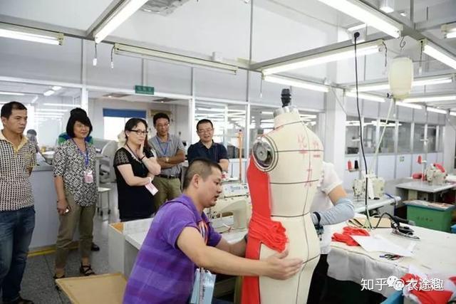 大服装厂怎样裁剪 v2-f891bcd587f37d56c5d00183c3ce3a44_r.jpg