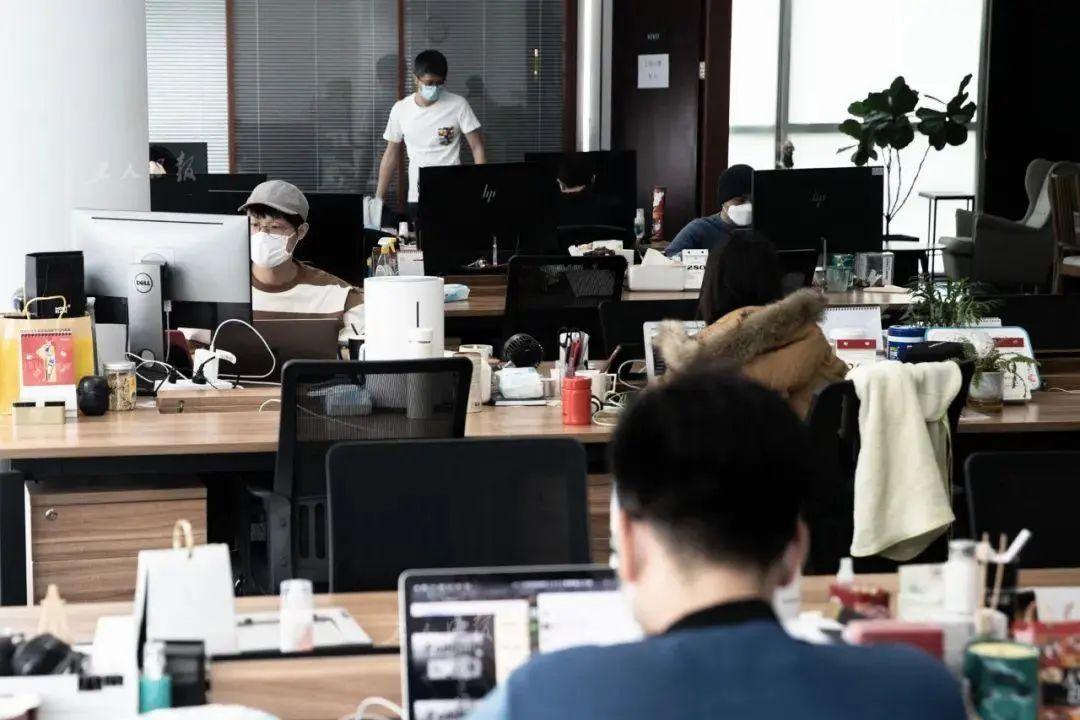 案例解析 | 因疫情工作环境存在风险，员工可以拒绝上班吗？公司以旷工为由辞退合法吗？ - 知乎