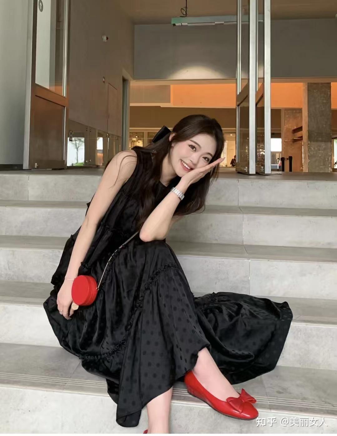 穿黑裙子搭配什么颜色鞋子好看呢