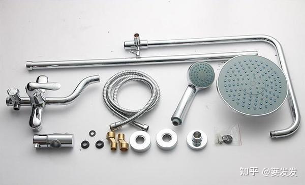 花洒头一般结构分内部和外部,外部结构主要有本体,面盖,出水套,螺丝盖