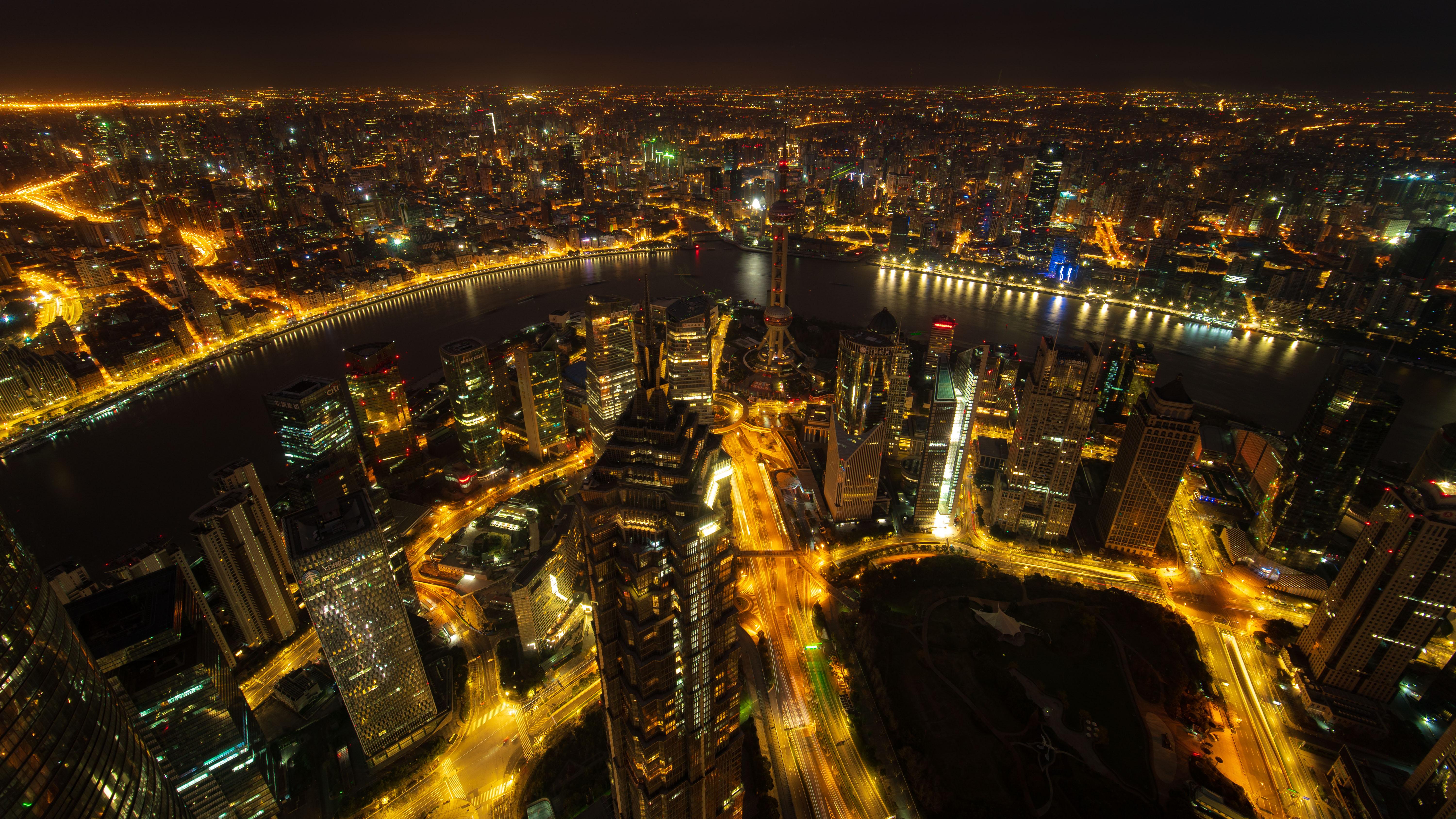 一年一度的在474米高的环球金融中心观光厅俯瞰上海夜景,熄灯后的城市