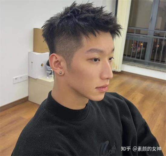 帅气时髦的前刺发型，简单自然又大气，清爽不油腻 - 知乎